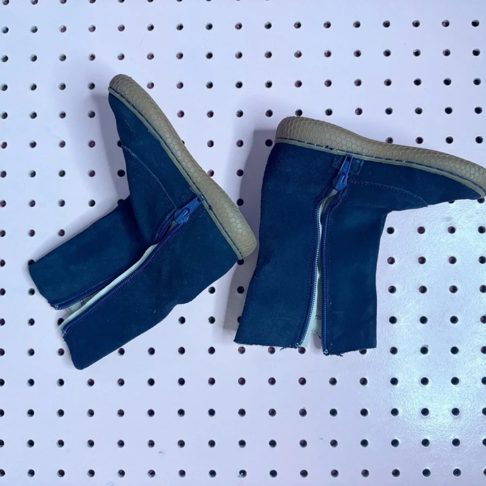 Livie & Luca Navy Suede Toddler Boots Button Detail Size 7 Preppy Classic